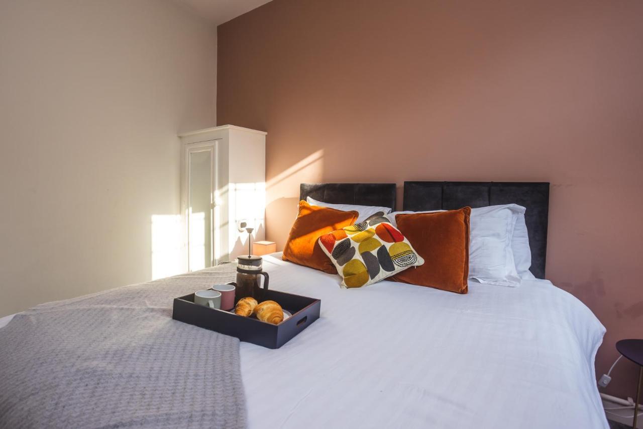 Modern Apartment Within City Walls, Parking เชสเตอร์ ภายนอก รูปภาพ