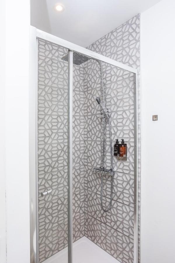 Modern Apartment Within City Walls, Parking เชสเตอร์ ภายนอก รูปภาพ
